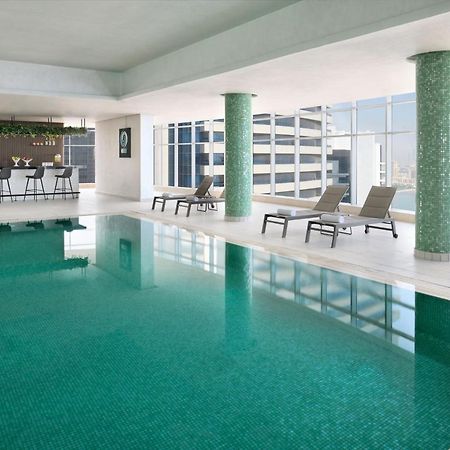 Element By Westin West Bay Doha Hotell Eksteriør bilde The swimming pool at the hotel