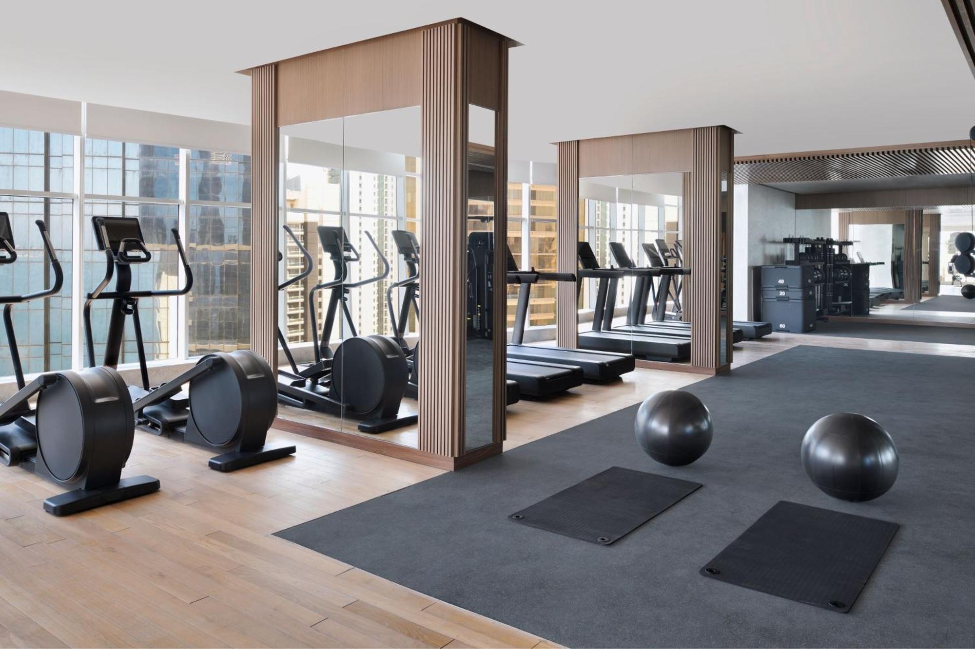 Element By Westin West Bay Doha Hotell Eksteriør bilde The gym at The Hari